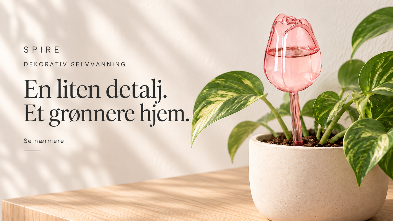 Spire-kampanjen med rosa selvvanning, grønne blader og lys eik